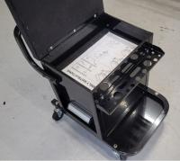 Mehaničarska sjedalica Stolica, crna/crvena, nosivost: 136 kg, visina: 56cm, širina: 49cm, broj ladica: 2, broj spremišta za alat: 2, kotači
